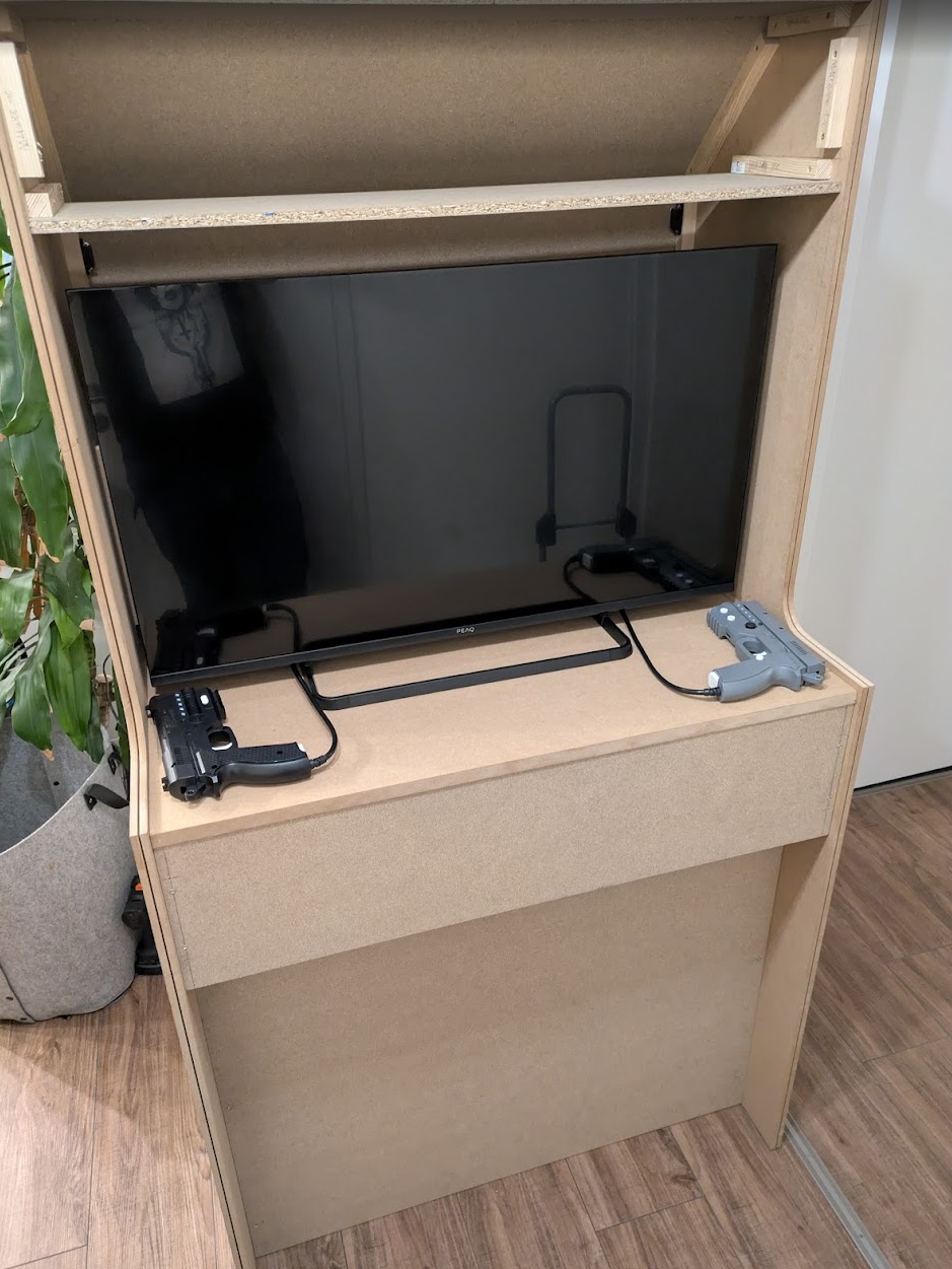 The assembled wooden construction incl. a test of whether the first hardware fits