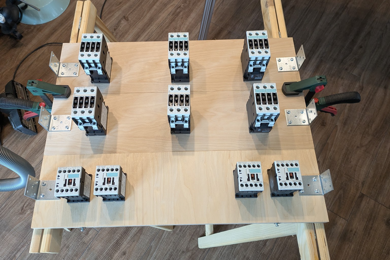The 10 Siemens contactors (large ones for e.g. bumpers and smaller ones for flippers and slingshots)